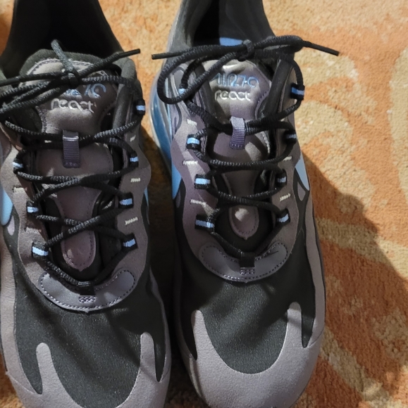 Nike Air 270 React - Picture 2 of 4